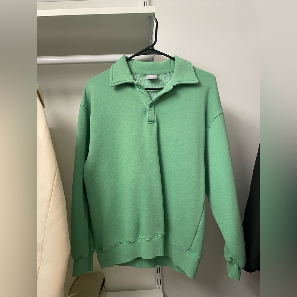Aritzia TNA Boyfriend Sweatshirt Avocado Green Small Size